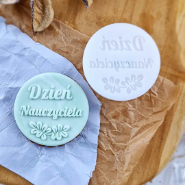 Koło 6 cm Dzień Nauczyciela z liśćmi - stempel do ciastek