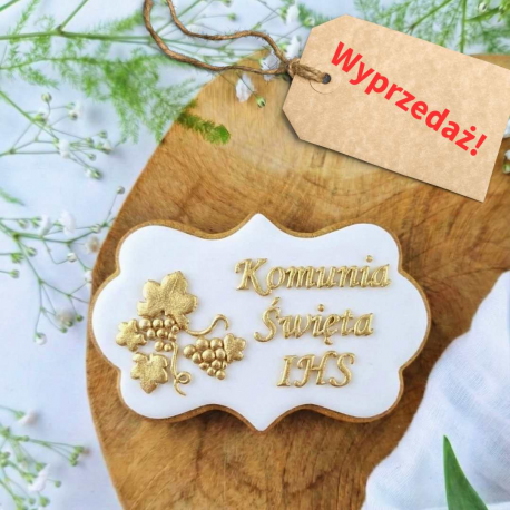 WYPRZEDAŻ Etykieta ozdobna – 9,2 × 6,2 cm Z napisem: „Komunia Święta IHS” oraz grafiką winogrona Idealna do dekoracji ciasteczek